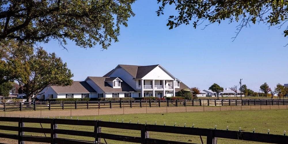 Front,View,Of,Southfork,Ranch,,The,Ranch,Of,The,Tv front view ranch - fencing